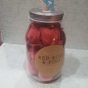 Aromafields Red Rose & Pine Bath Pourri